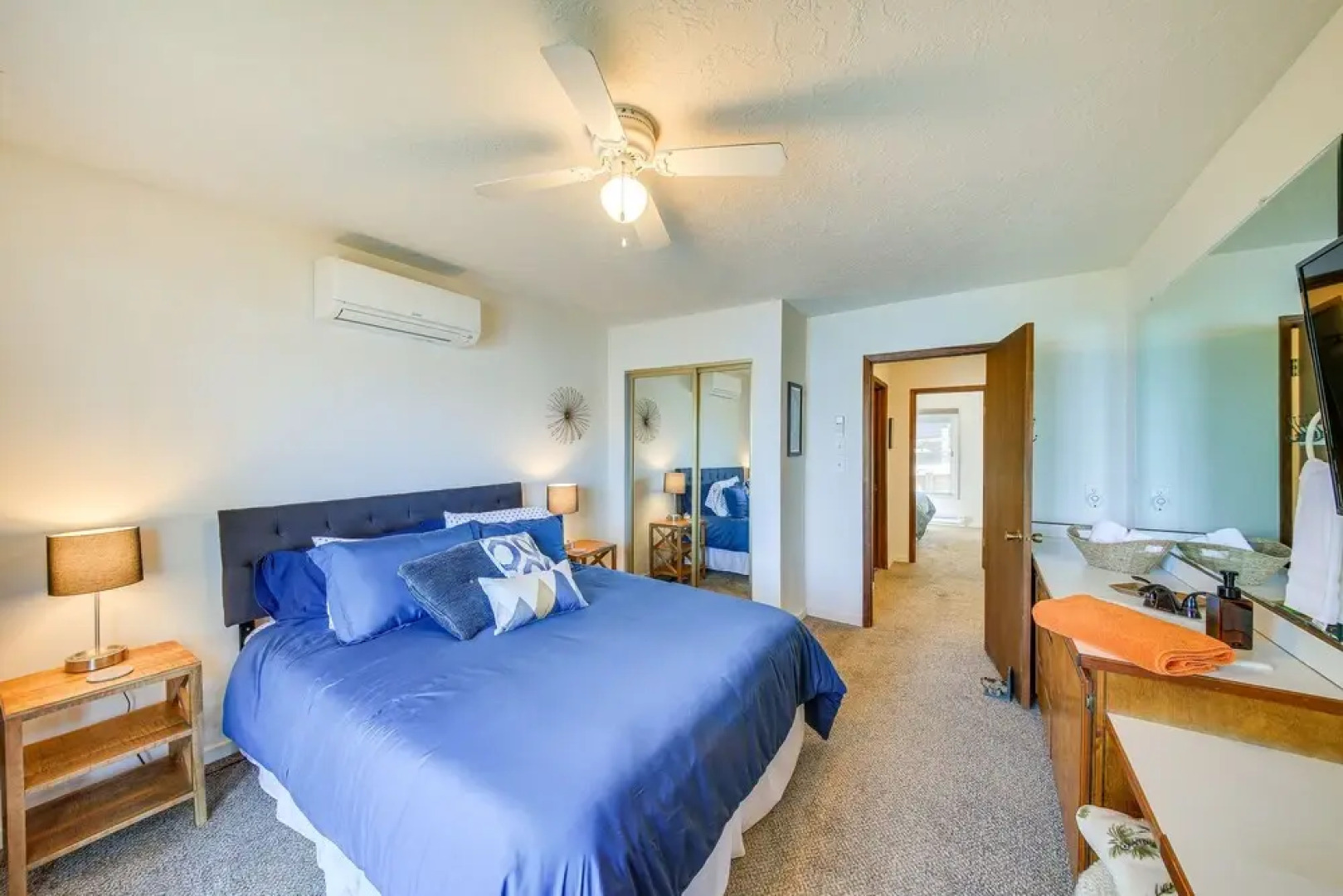 Waterfront Sagle Retreat w/ Hot Tub & Fireplace