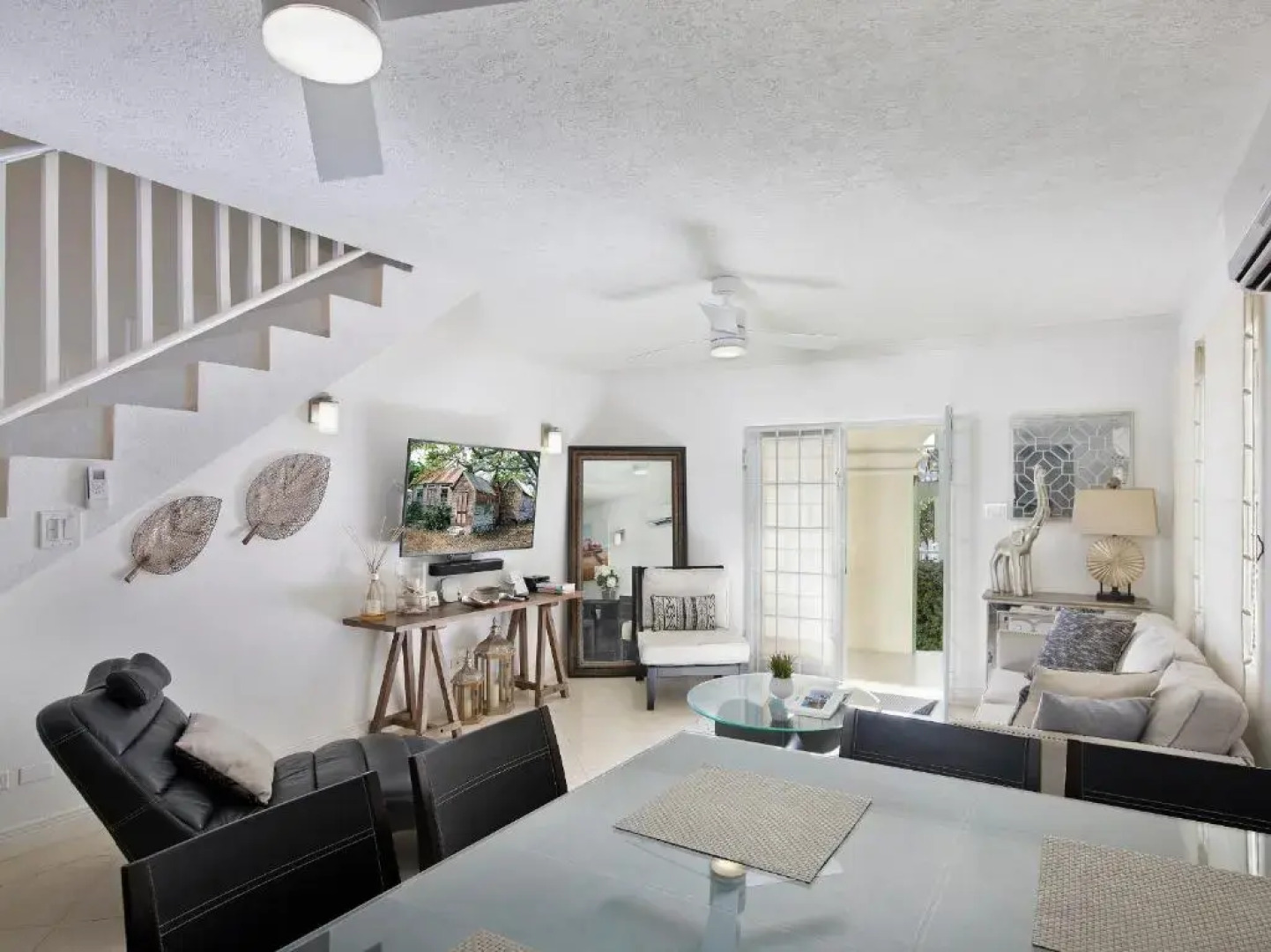 This Property in Centrally Located in a Quiet Residential Neighbourhood