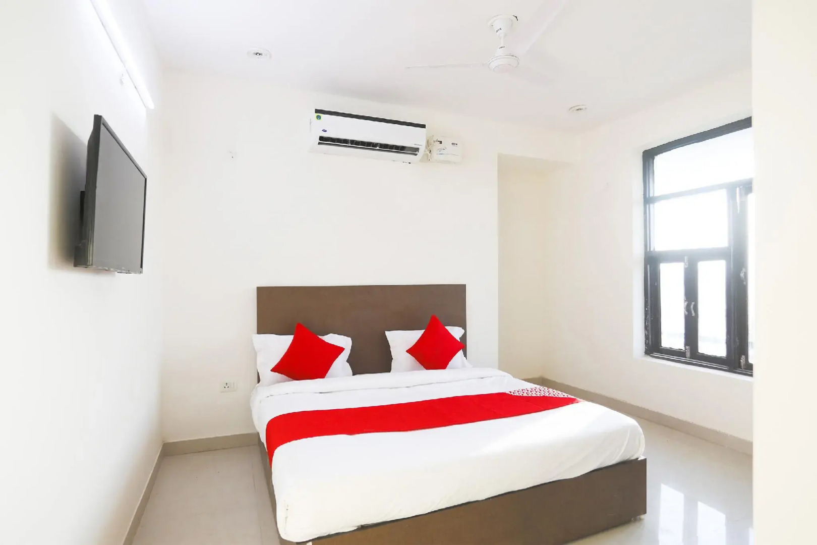 OYO 61722 Rajmahal Residency Hotel