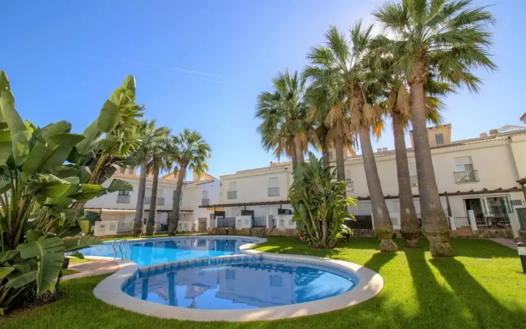 ADOSADO con jardin y piscina PALM BEACH 102 ALBERT VILLAS