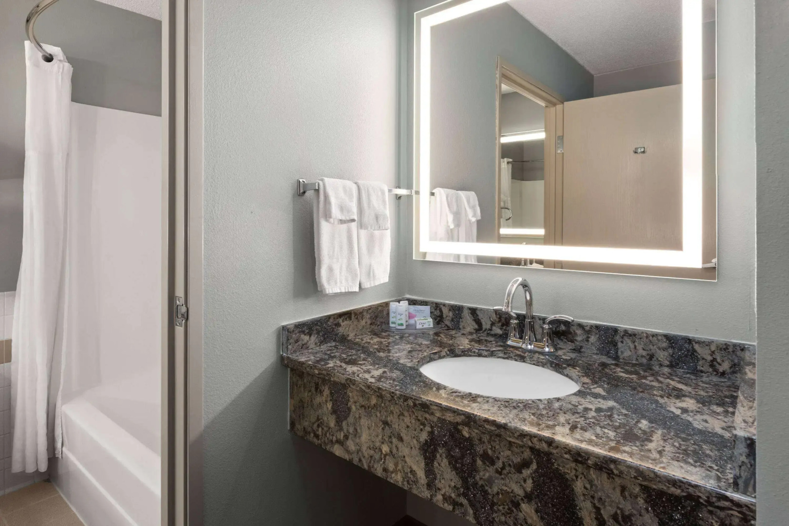 AmericInn by Wyndham North Branch