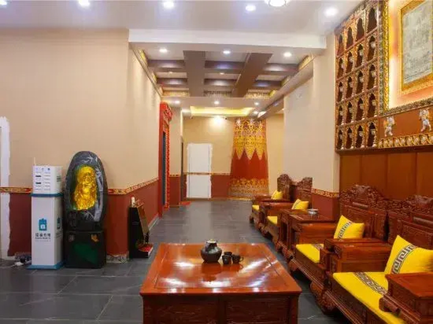 Dege Red Paradise Theme Culture Hotel