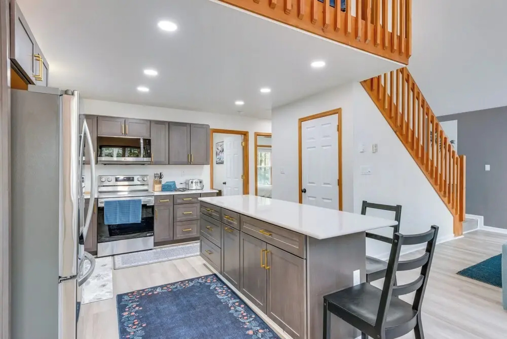 Lakefront Poconos Cabin w/ Deck & Game Room