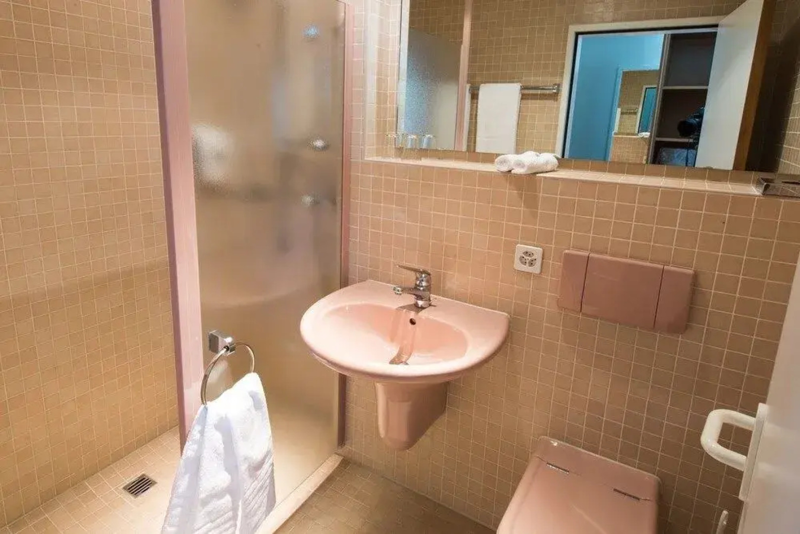 Ascott Hotel & Restaurant