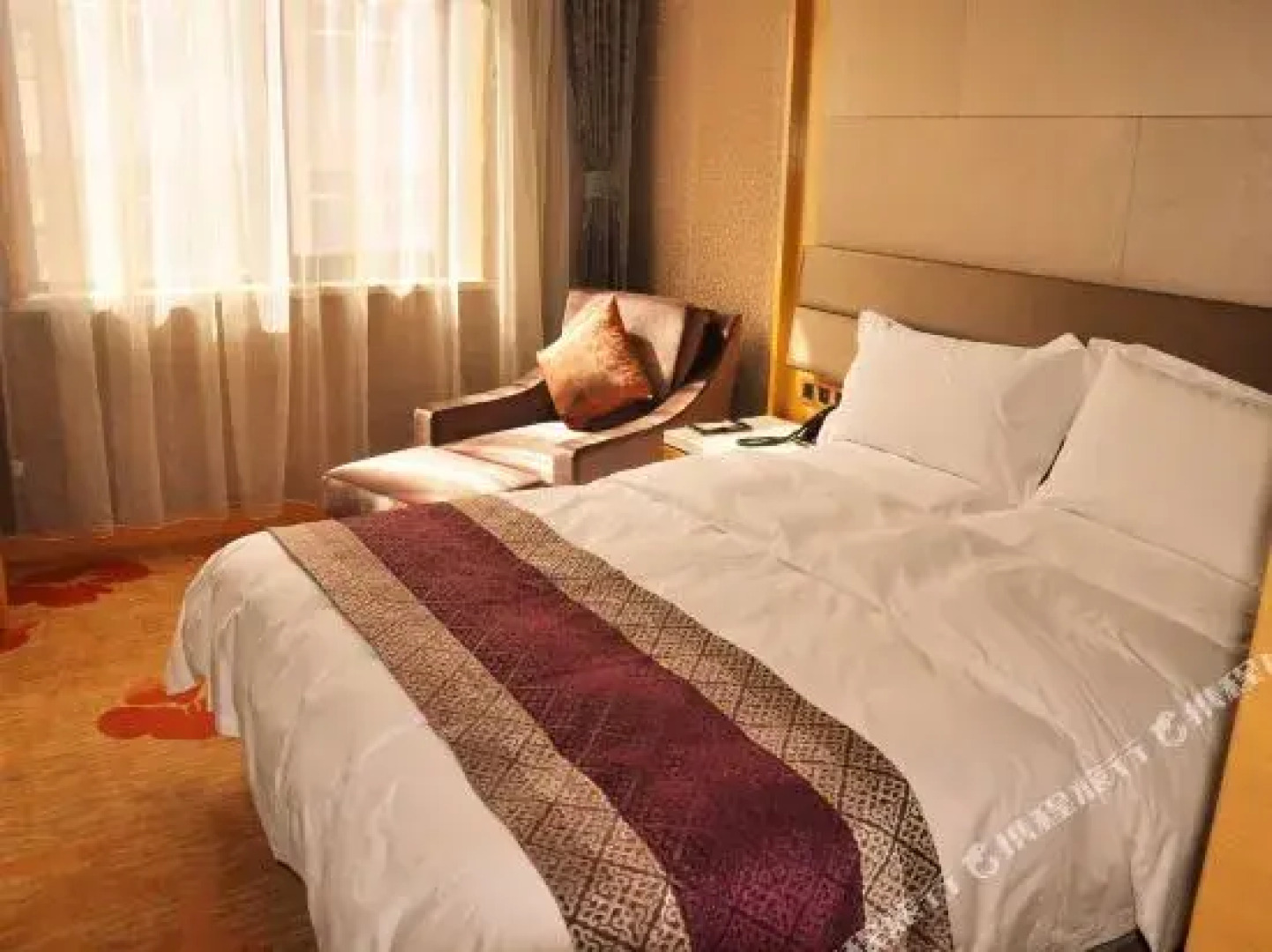 Licheng Ruixuan Hotel (Lingshi Xinjian East Street)