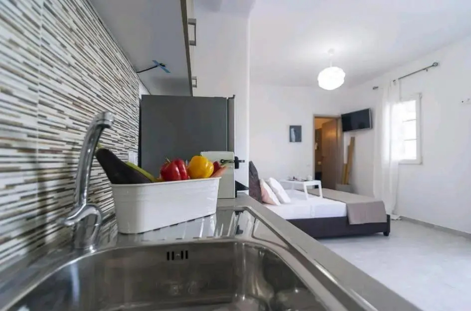 Avalon cosy apartments Kiku studio for 2 with shared swimming pool