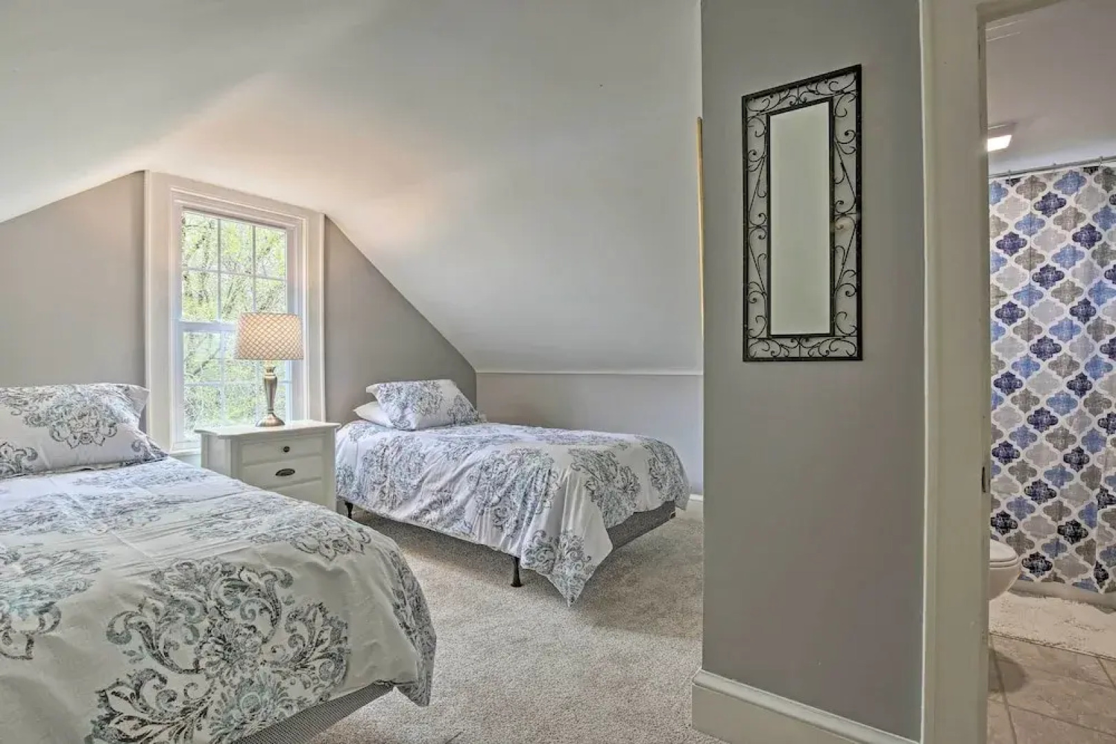 Beautiful Lenox Home, 3 Mi to Shakespeare & Co!