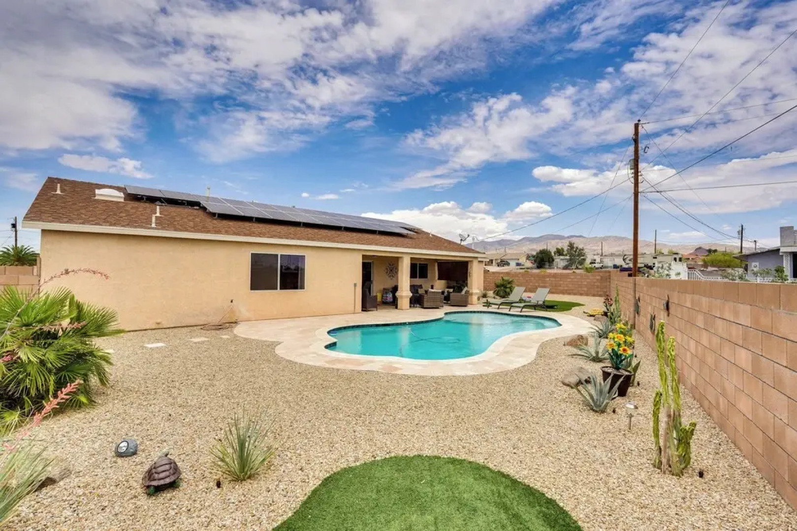 4 Mi to Lake Access: Home w/ Lake & Mtn Views!