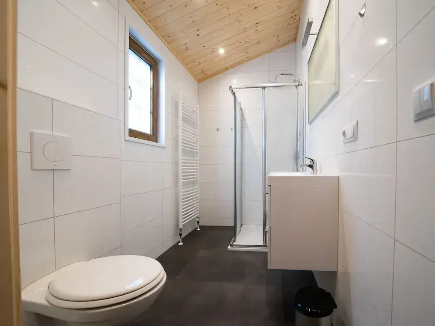 Wooden Chalet with Dishwasher near De Veluwe National Park