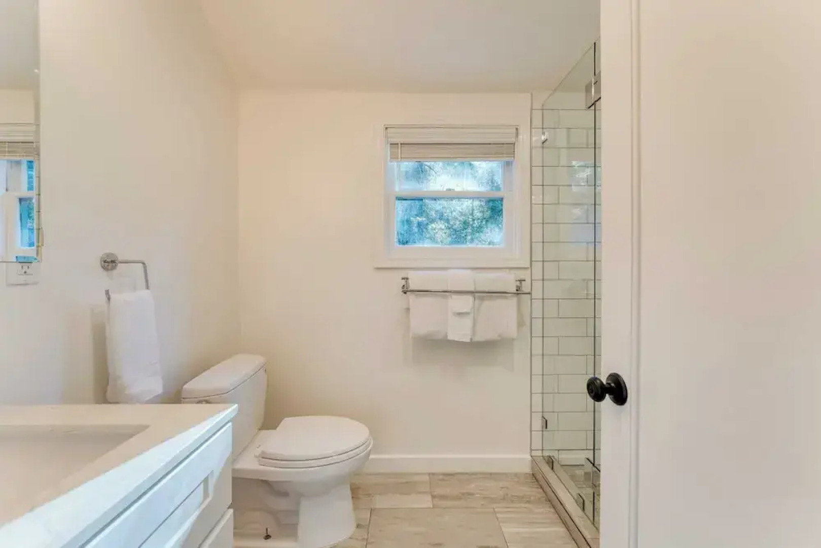 West Shore Lake House by Avantstay Ski Cabin w/ Backyard Sledding Hill!