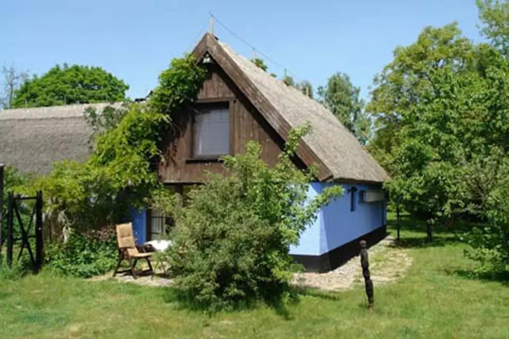 Blaues Haus by Rujana