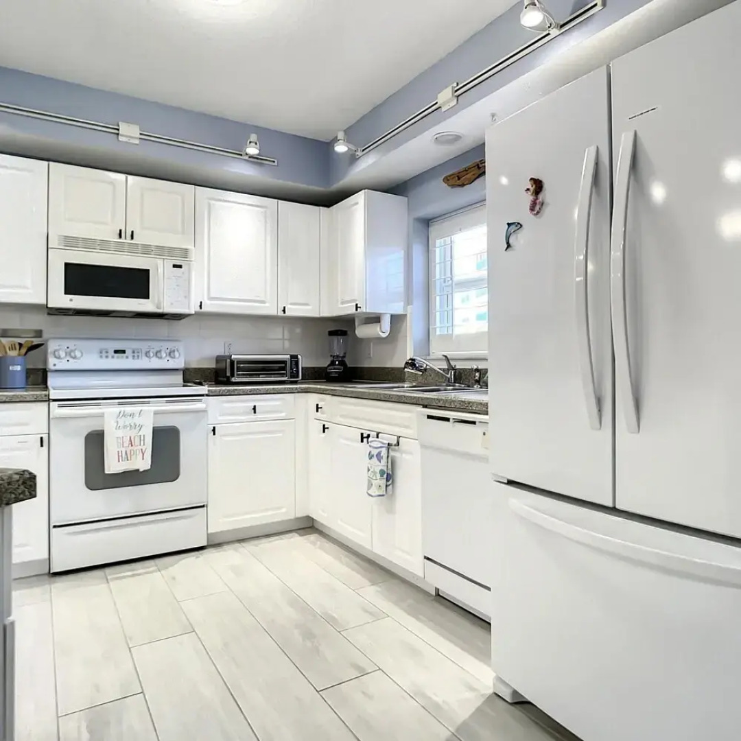 Oceanwalk Jr Penthouse Across From Pool Tennis Shuffleboard Walk to Beach Ow7 207