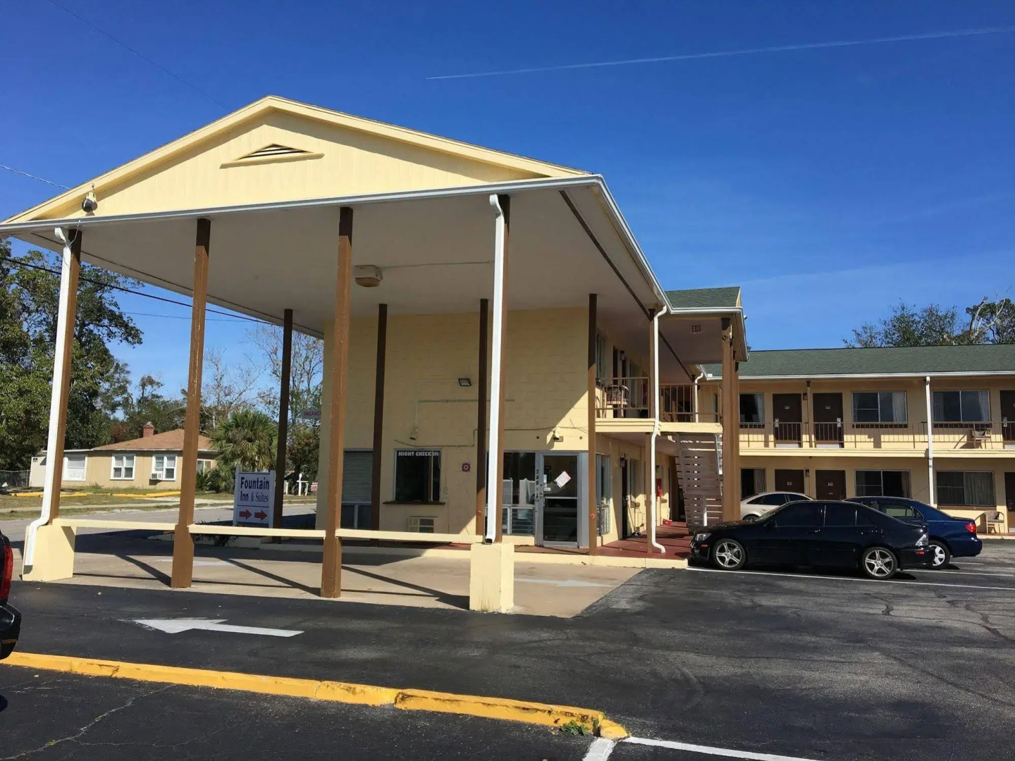 Fountain Inn & Suites