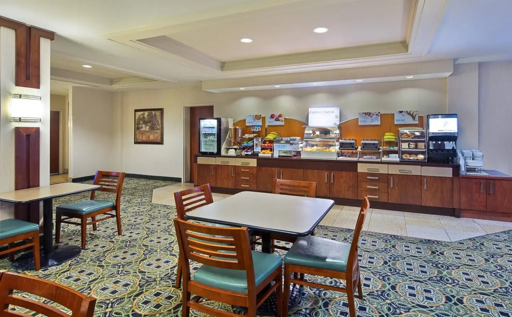 Holiday Inn Express Hotel & Suites Ottawa Airport by IHG