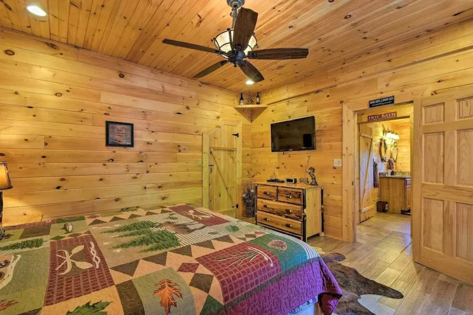 Trenton Cabin w/ Hot Tub - 14 Mi to Lookout Mtn!