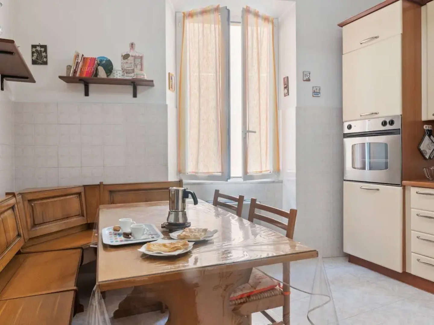 Spacious Apartment in Lavagna near Sea & City Center