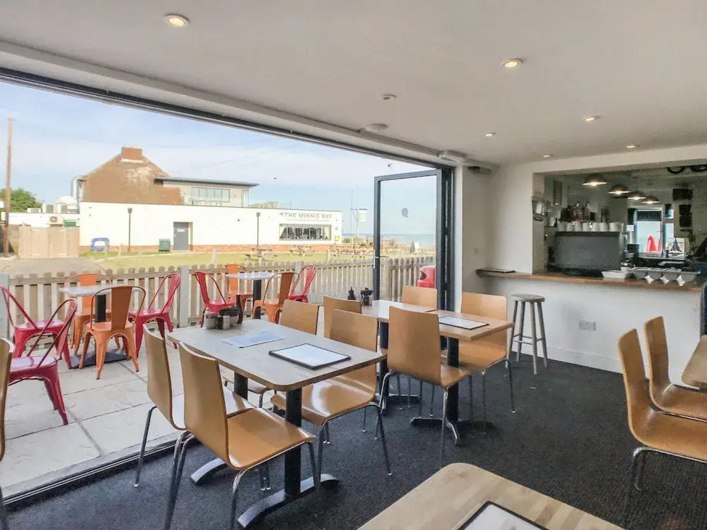 The Waves Bar Cafe B and B Hotel