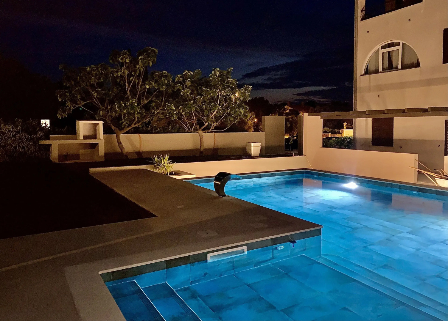 Apartments And Rooms Midnight Banjole