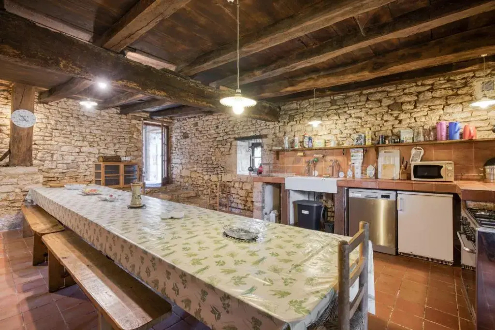 Maison de 4 chambres avec terrasse amenagee et wifi a Gavaudun