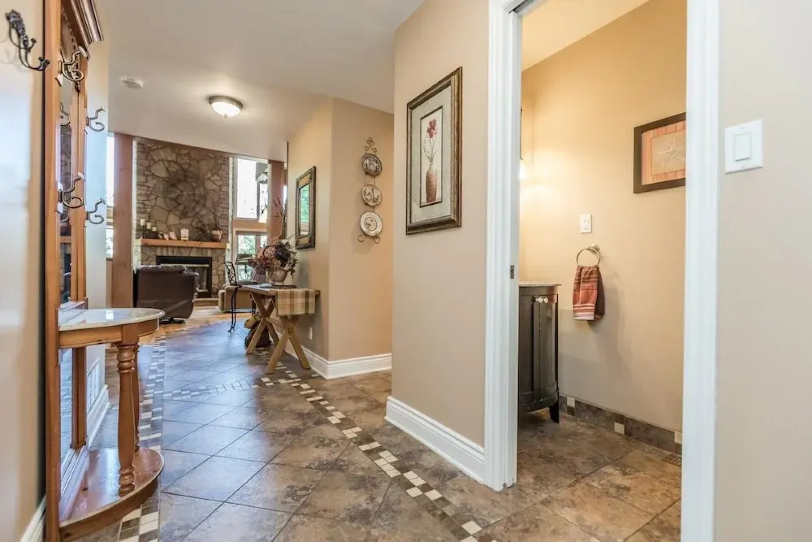 Stewart Lake Retreat A Gorgeous Beachfront Lakehouse With all the Bells & Whistles!