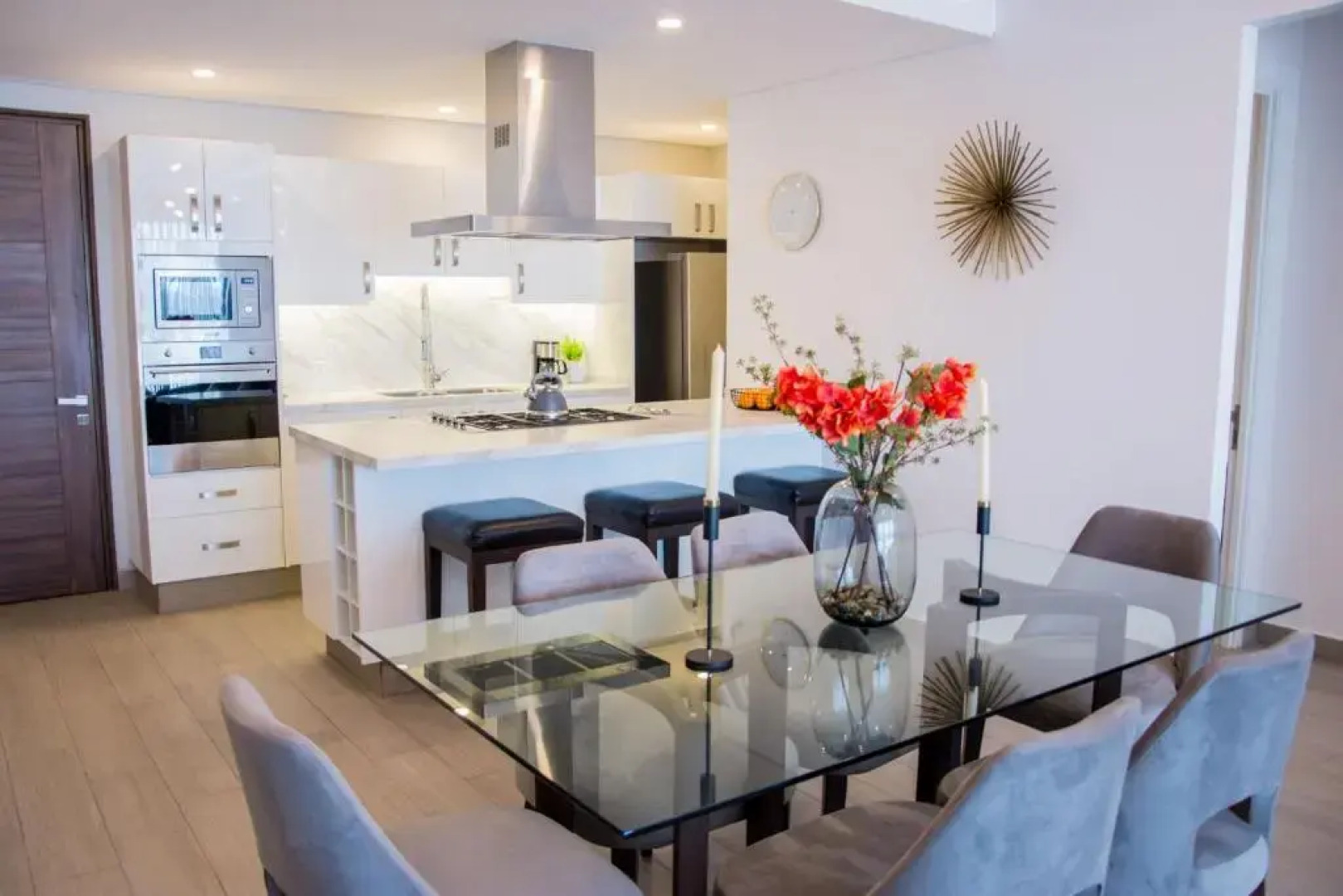 Real View Towers E208 by Casago