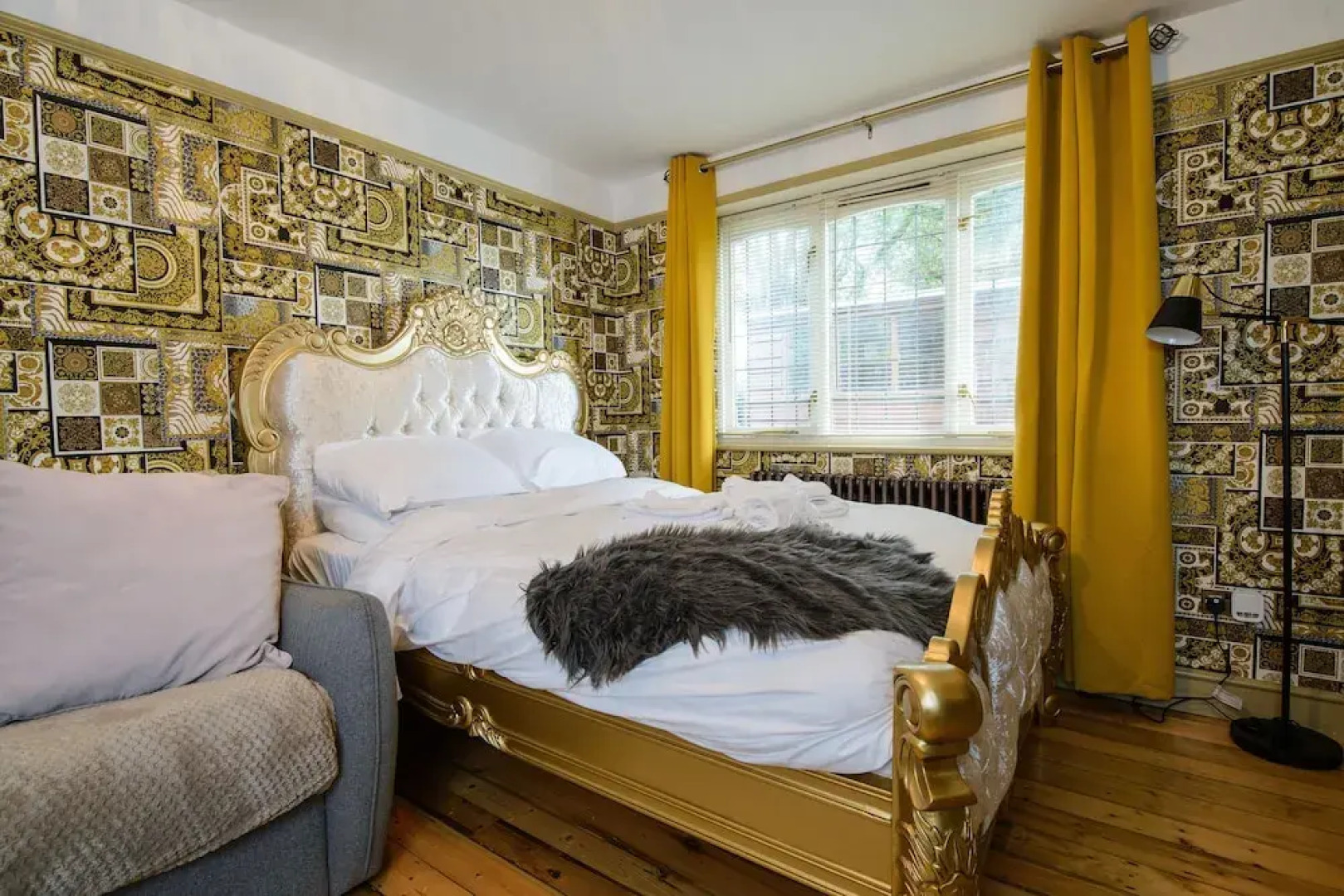 Deluxe 1 Bed Versace Hottub Skytv