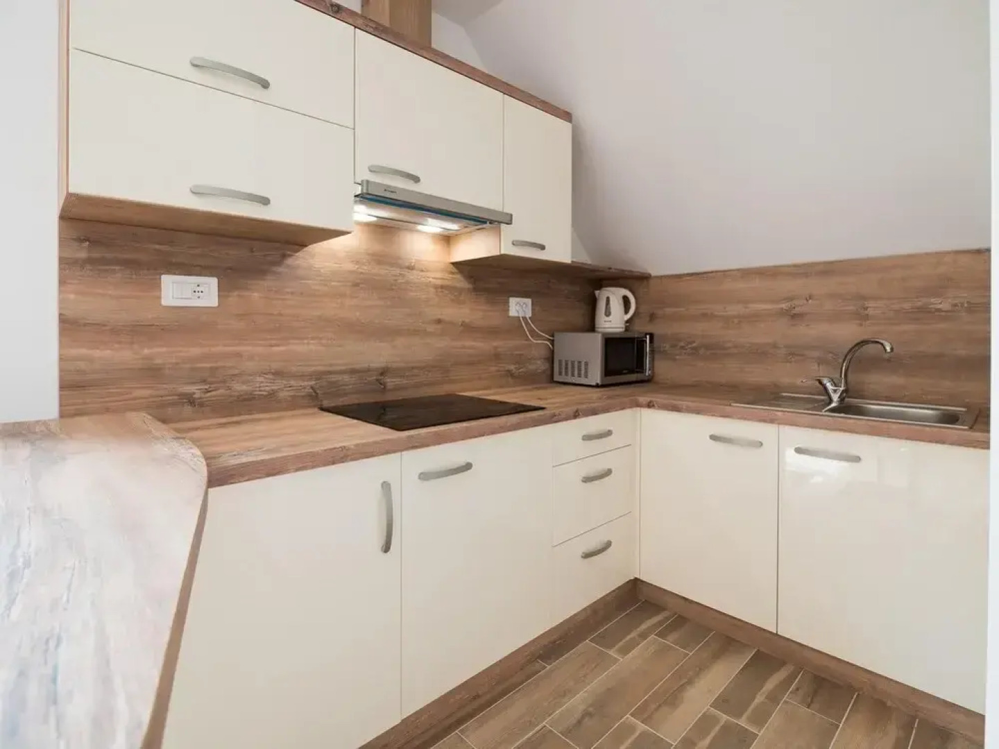 Apartments and rooms Nataša 2