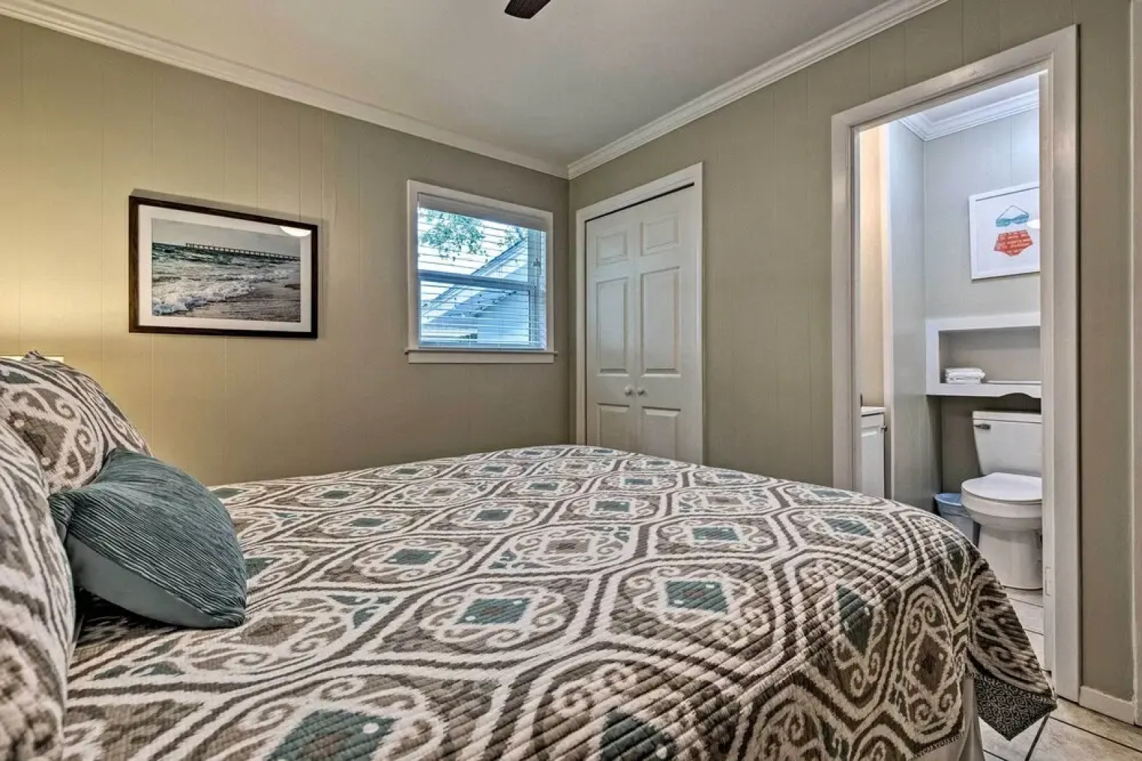 Ocean Springs Getaway - Walk to Beach & Downtown!