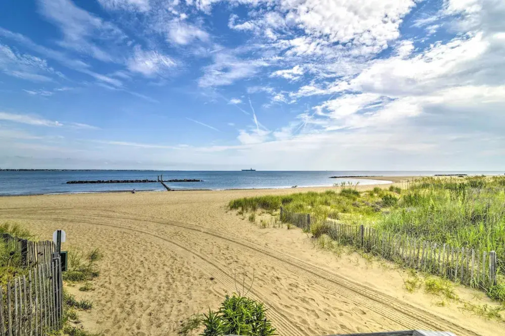 Inviting Norfolk Family Retreat: 1 Block to Beach!