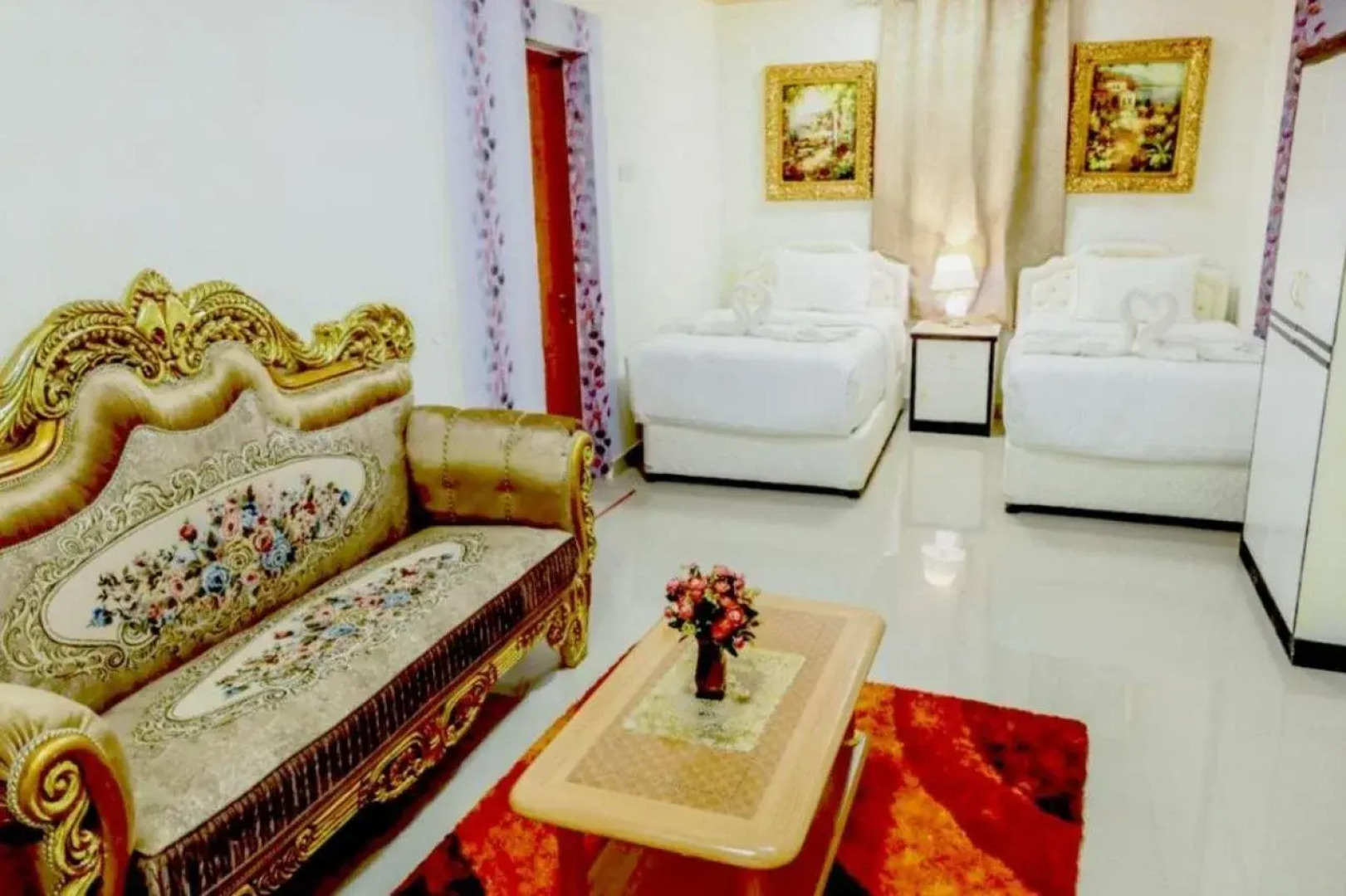 Capital O 141 Golden Rays Hotel