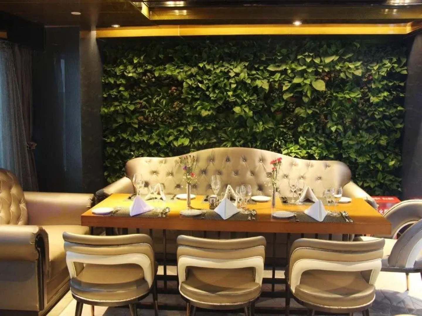 Aile Crown Holiday Hotel