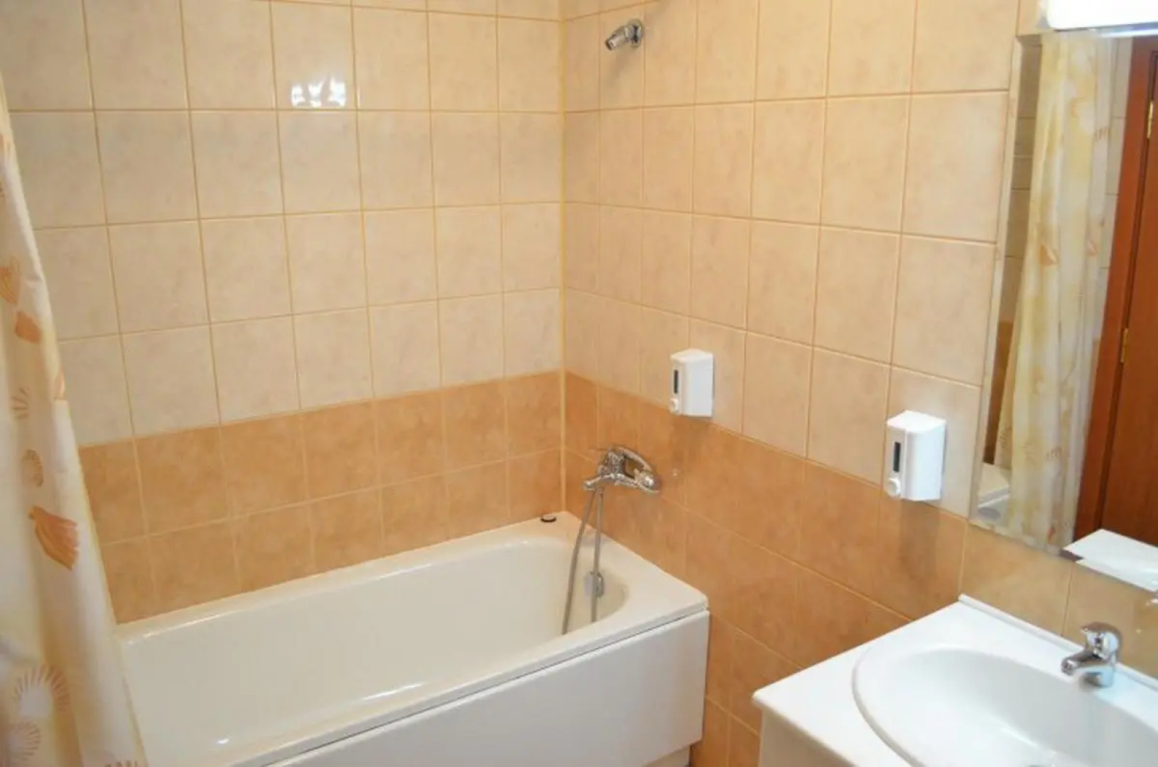 Persey Flora Apartments