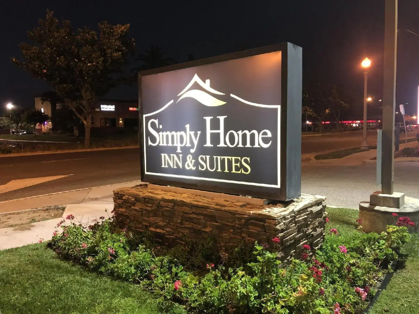 Simply Home Inn & Suites