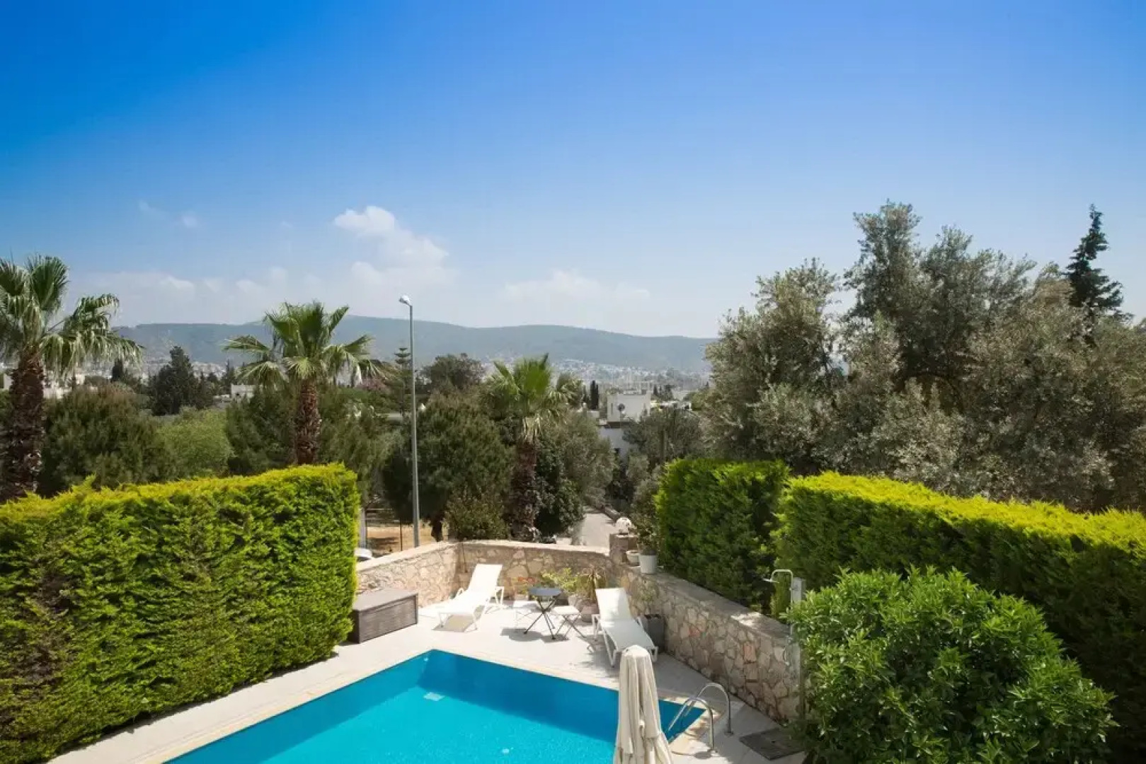 Important Group Villa Olivia