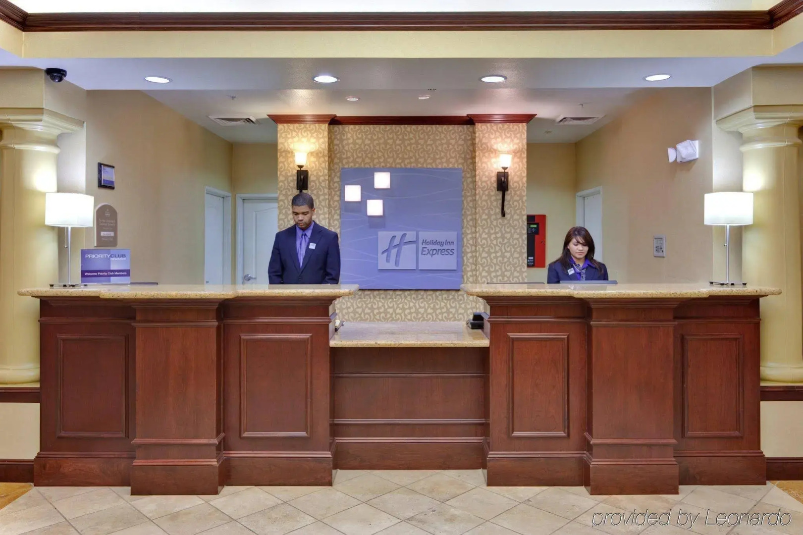 Holiday Inn Express & Suites Corona by IHG