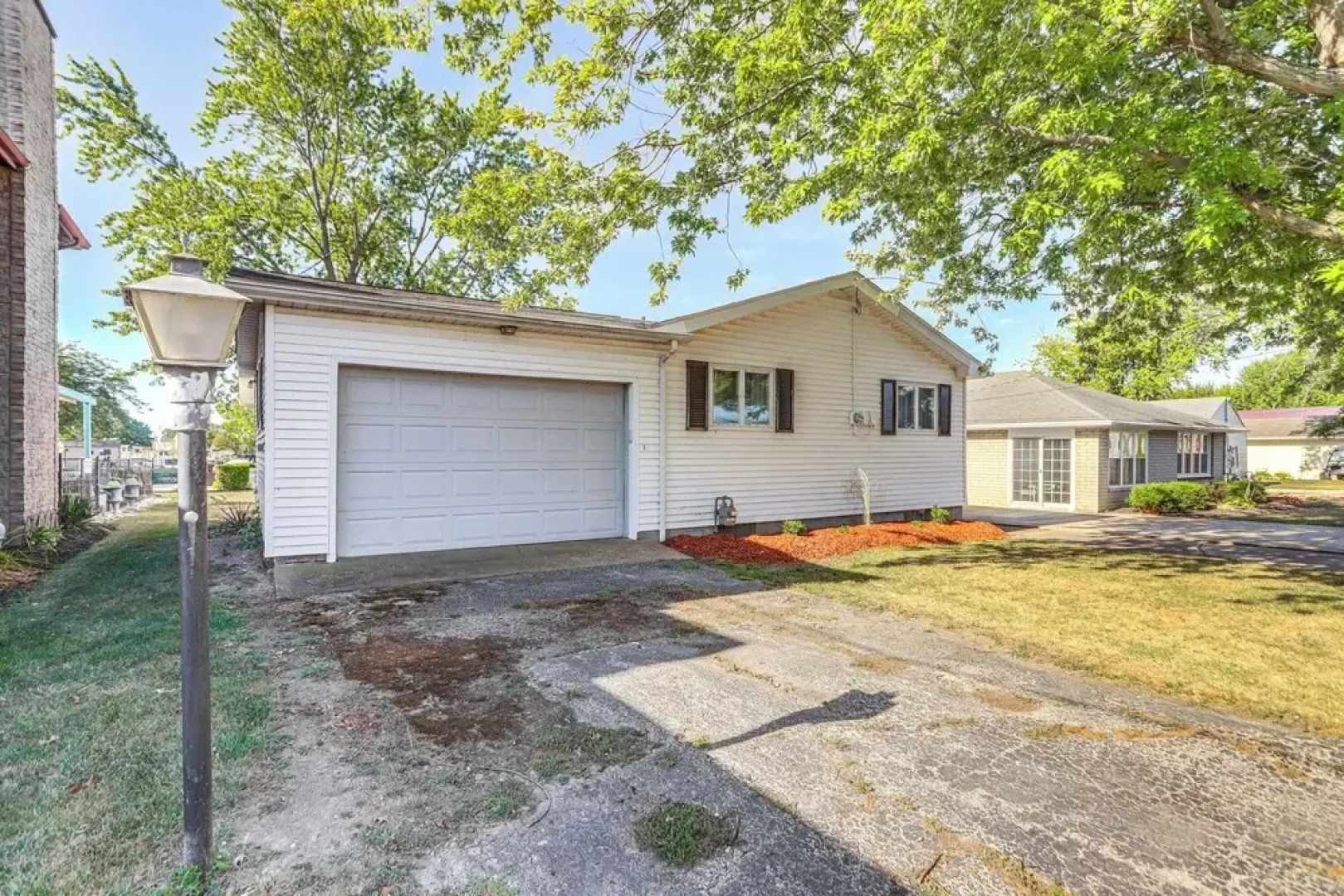 Waterfront Port Clinton Cottage: 5 Mi to Lake Erie