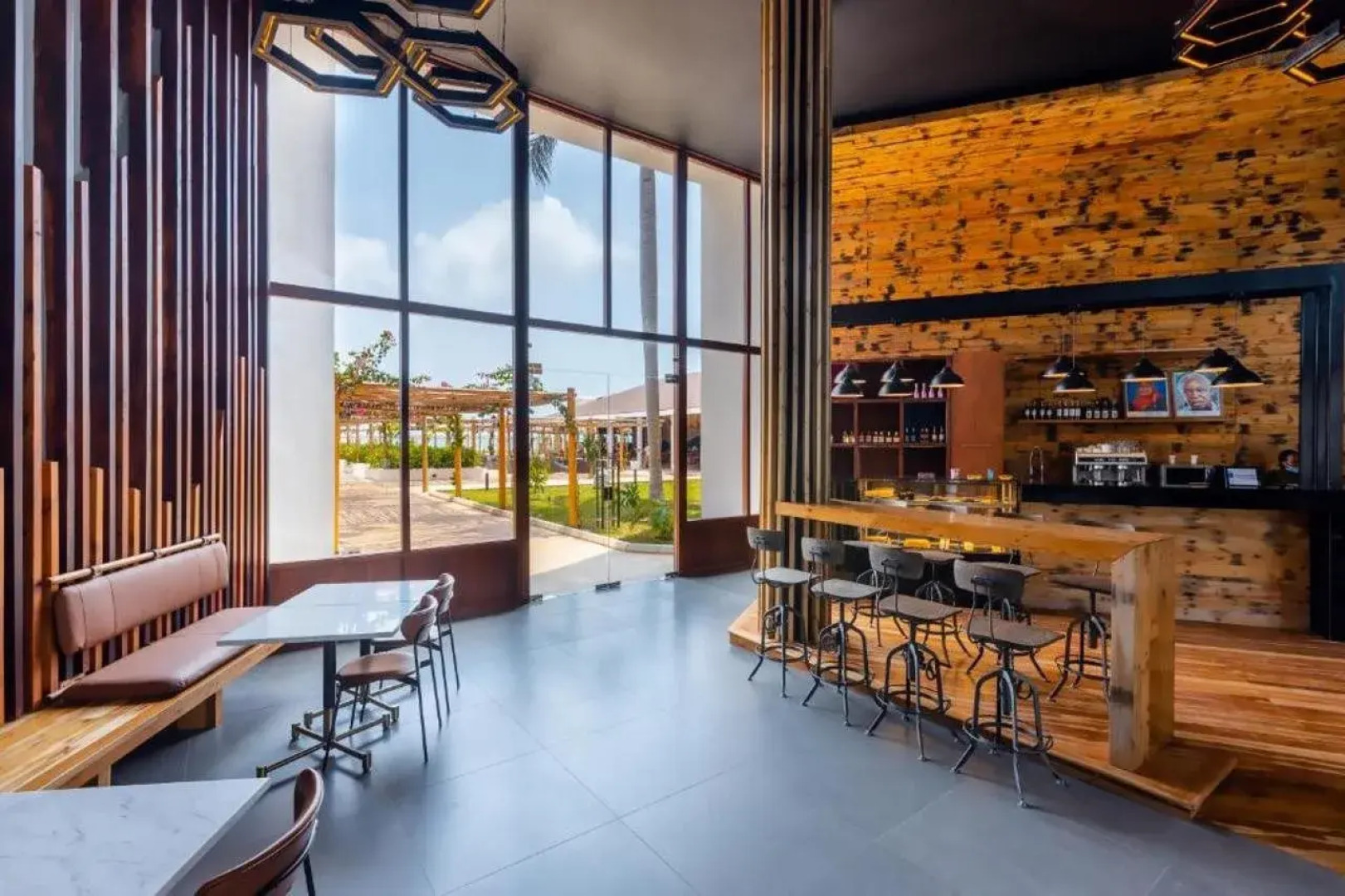 Giraffe Ocean View Hotel