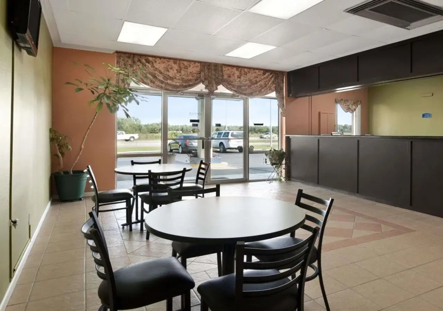 OYO Hotel Jennings Near Crowley, LA I-10