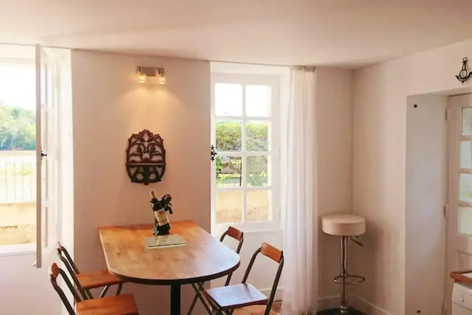 House With 3 Bedrooms in Arveyres, With Enclosed Garden and Wifi