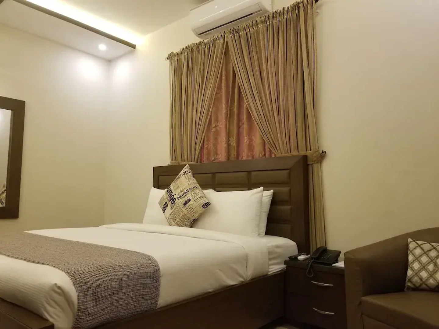 Zifan Hotel & Suites