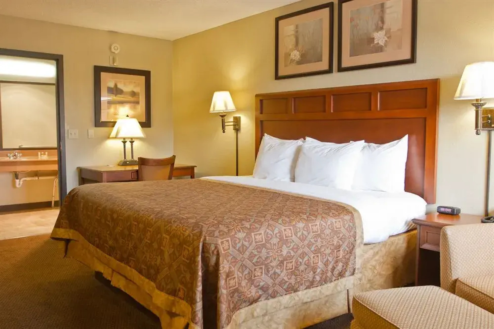 Greenlight Inn & Suites