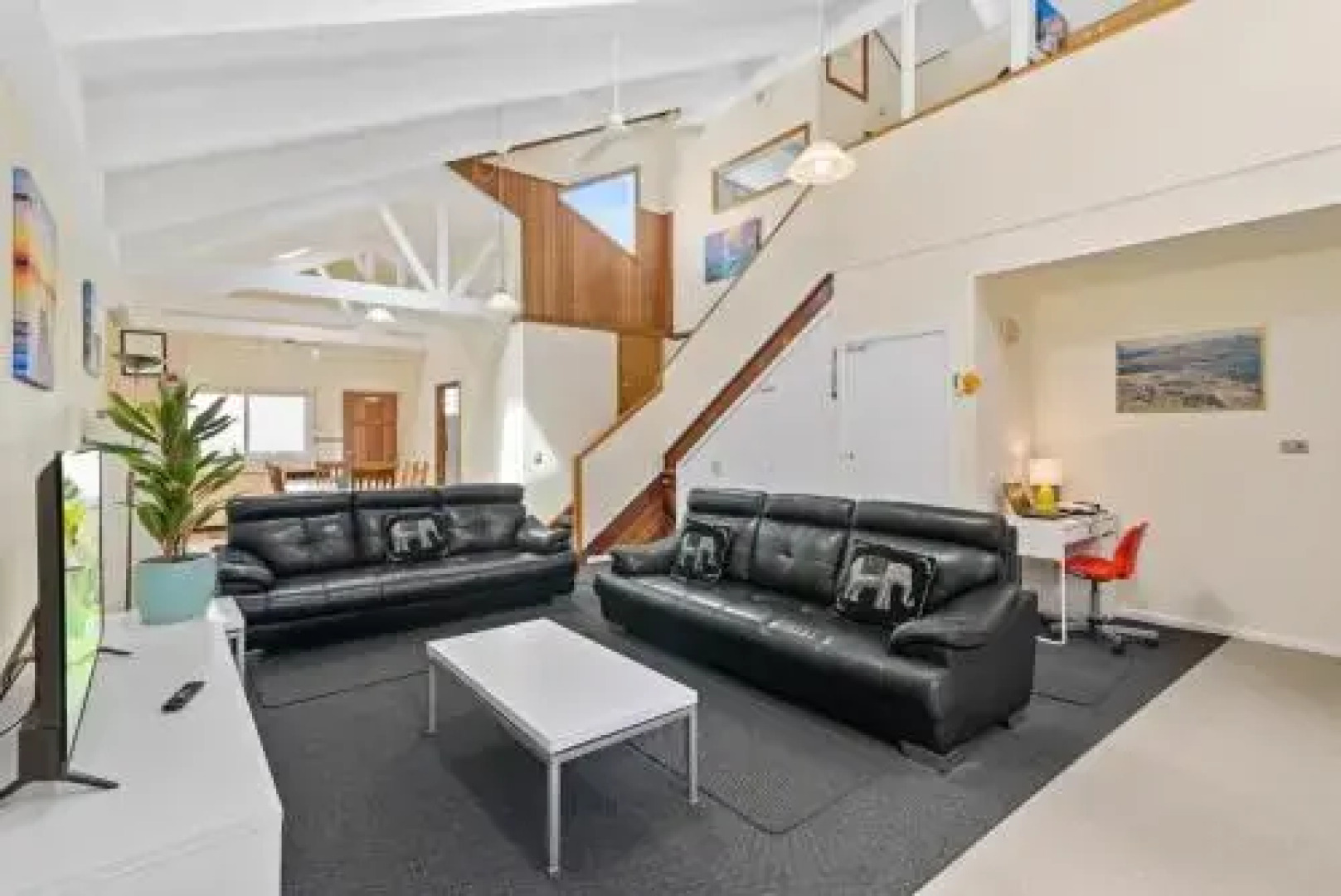 Black Dolphin Waterfront Townhouse - Bay Views