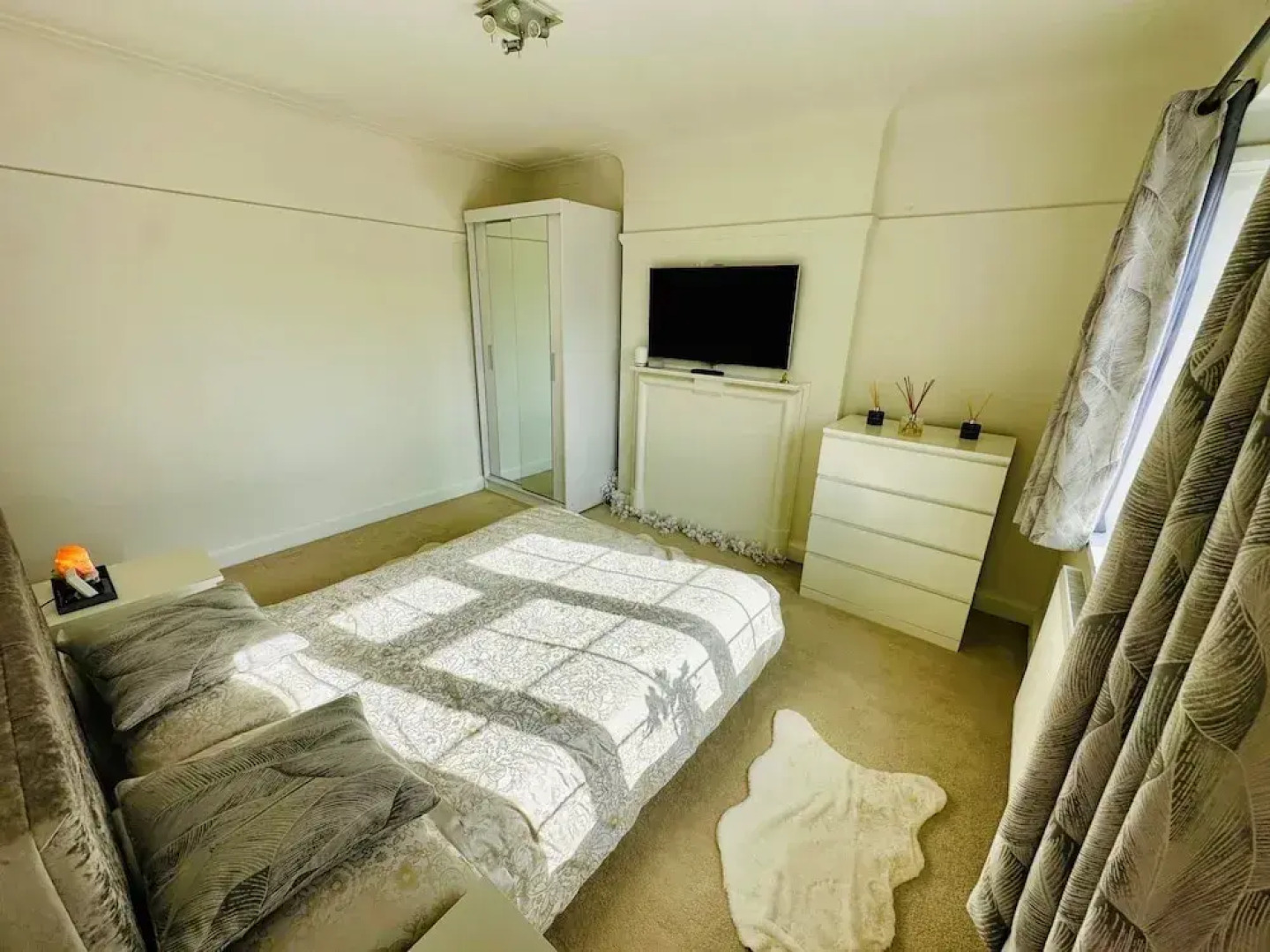 Gerrardscross-sleeps4-parking-petfriendly-wembley