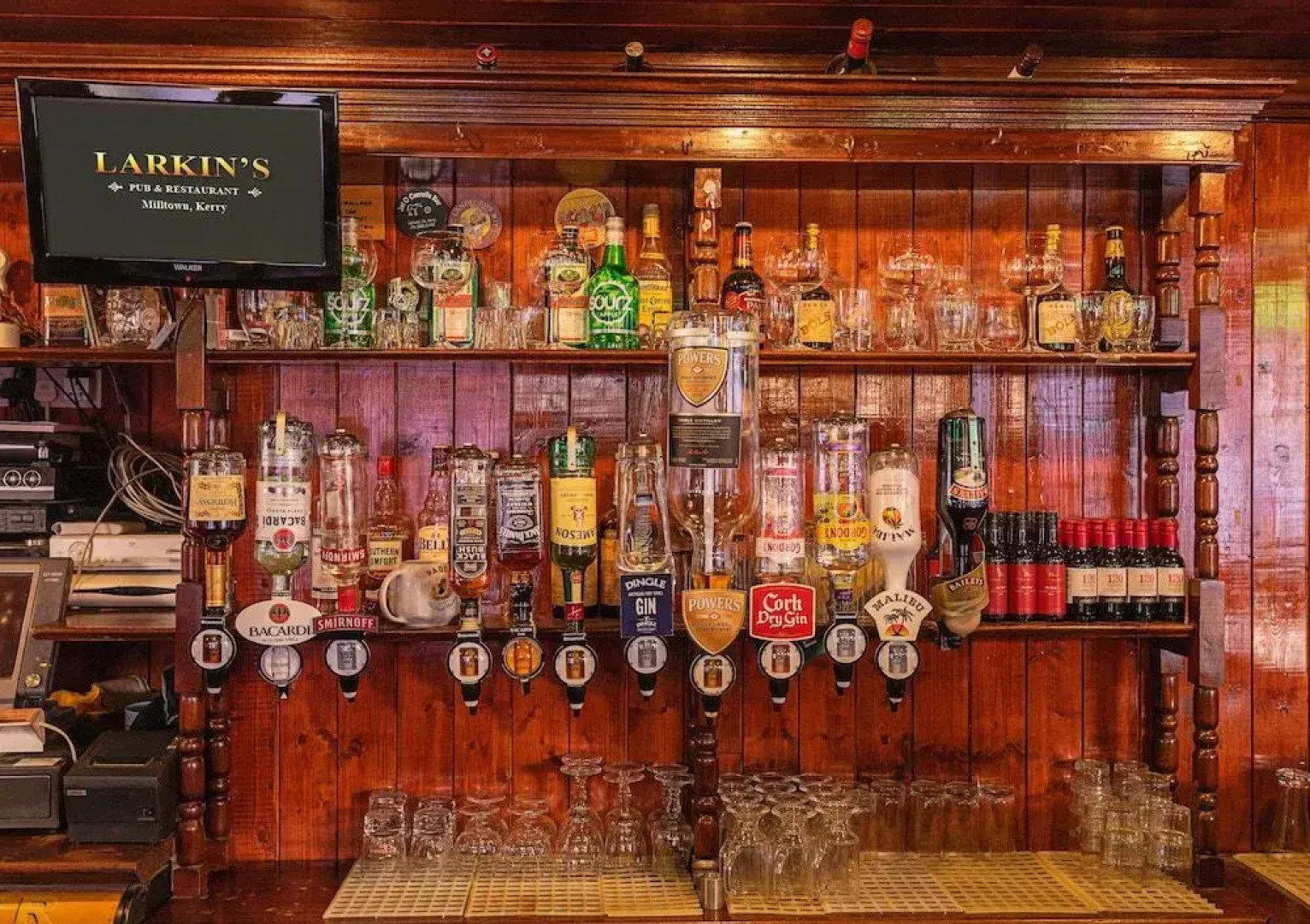 Larkin's Pub, Restaurant, and B&B