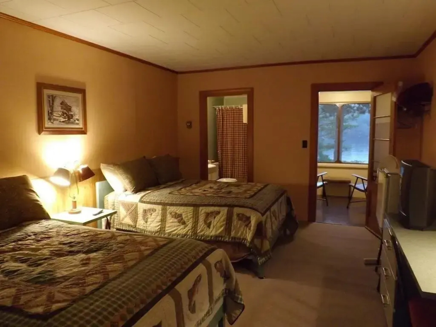 Boulders Lakefront Motel