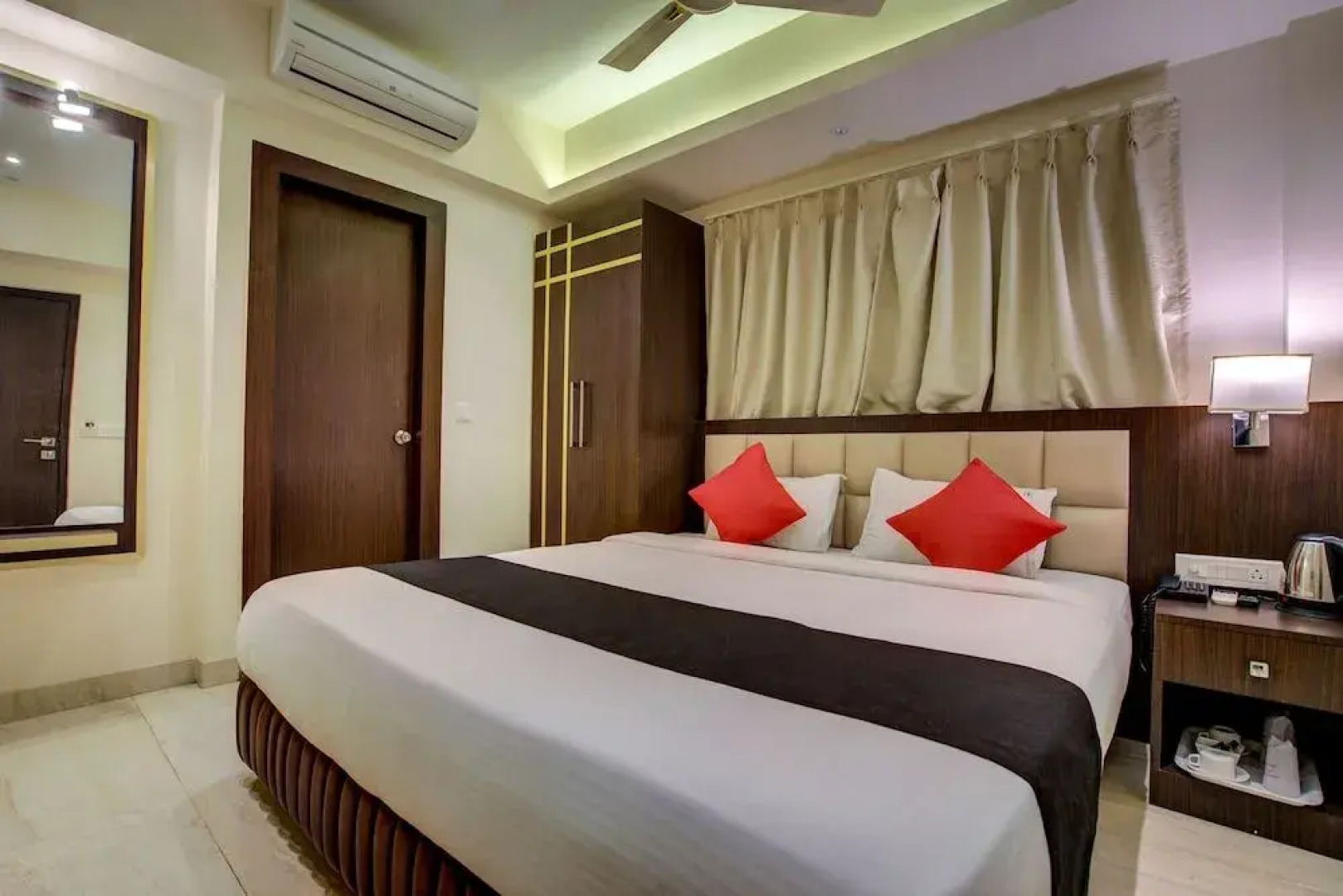 Capital O 16172 Hotel Radiant