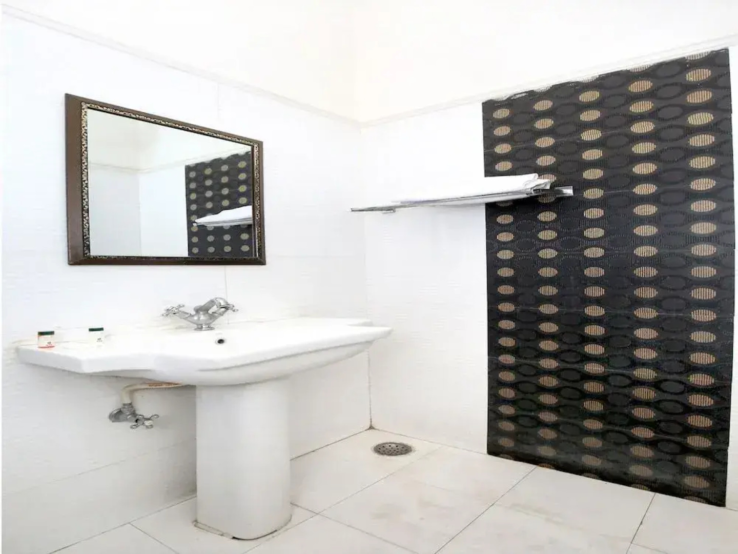 OYO 11844 Silver Star