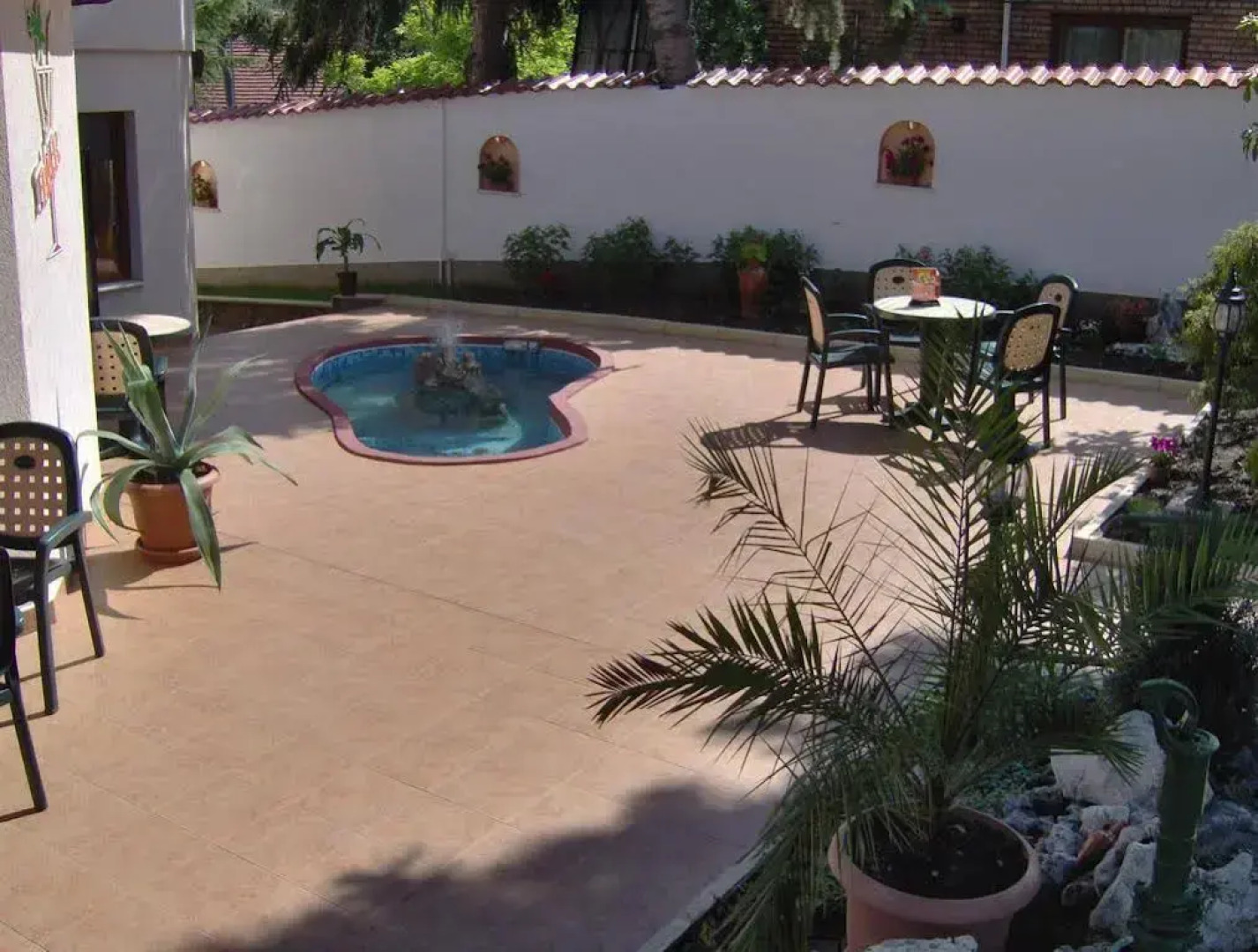 Family Hotel Emaly 1