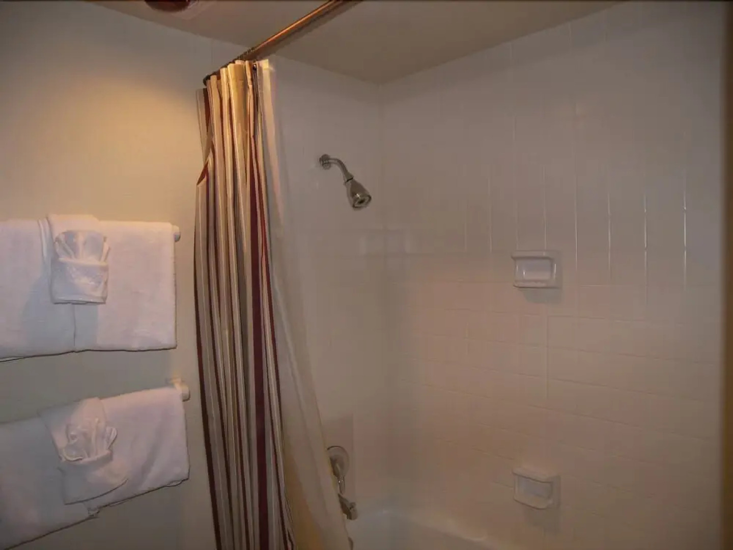 Lakeshore 1 Ba Studio condo by RedAwning