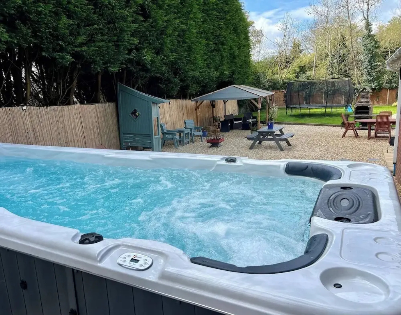 Stratford 4 BR Family Mansion With Pool, Gym & BBQ